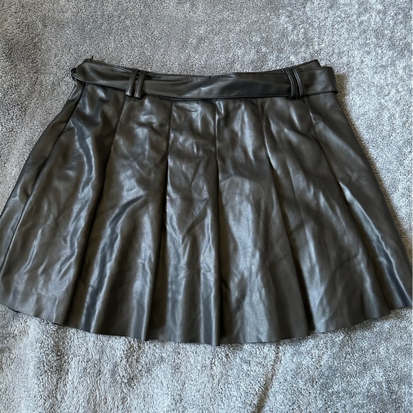 Hello kitty skirt - Picture 2 of 4